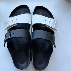 BIRKENSTOCK Arizona Split Black and Whiye Birko-Flor Size 39 (US 8-8.5)